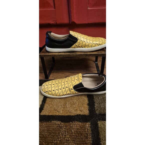 Monkey Feet M 9.5 W 10 Euro 42 Harry Potter Yellow Black Slip On Tennis Shoes - Picture 2 of 6
